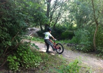 in bici con bambini