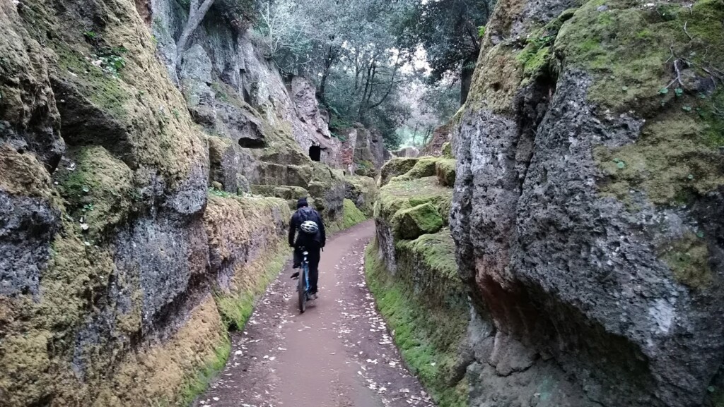 Gran Tour del Lazio - via degli Inferi necropoli Cerveteri