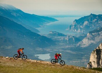 Percorso ciclabile Altopiano della Paganella - panorama lago di garda