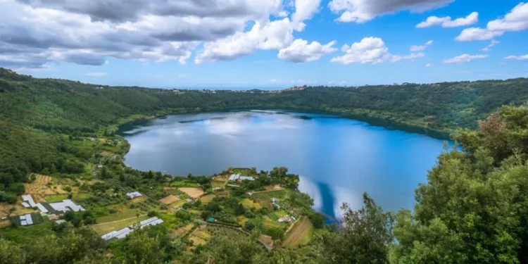 Grande Anello del Parco Regionale dei Castelli Romani - lago di Nemi