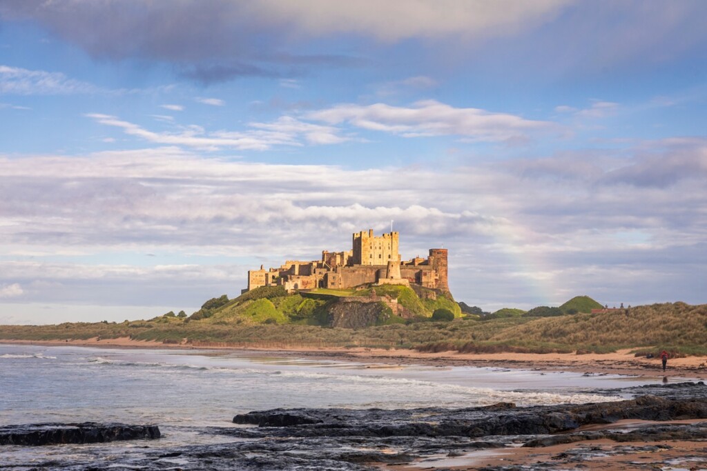 King Charles III England Coast Path - castello di Bamburgh