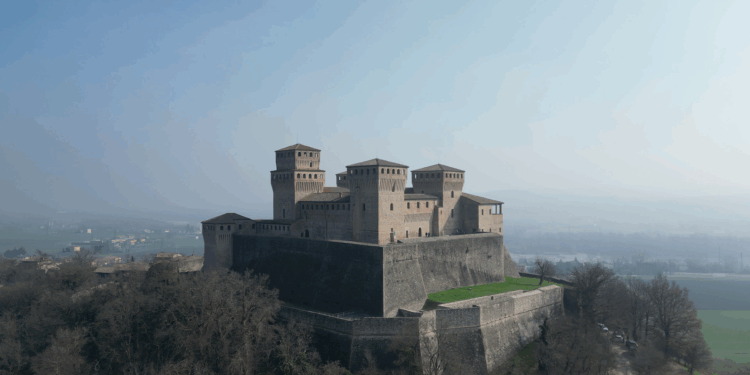 ciclabile Parchi Castelli del Ducato - Castello di Torrechiara